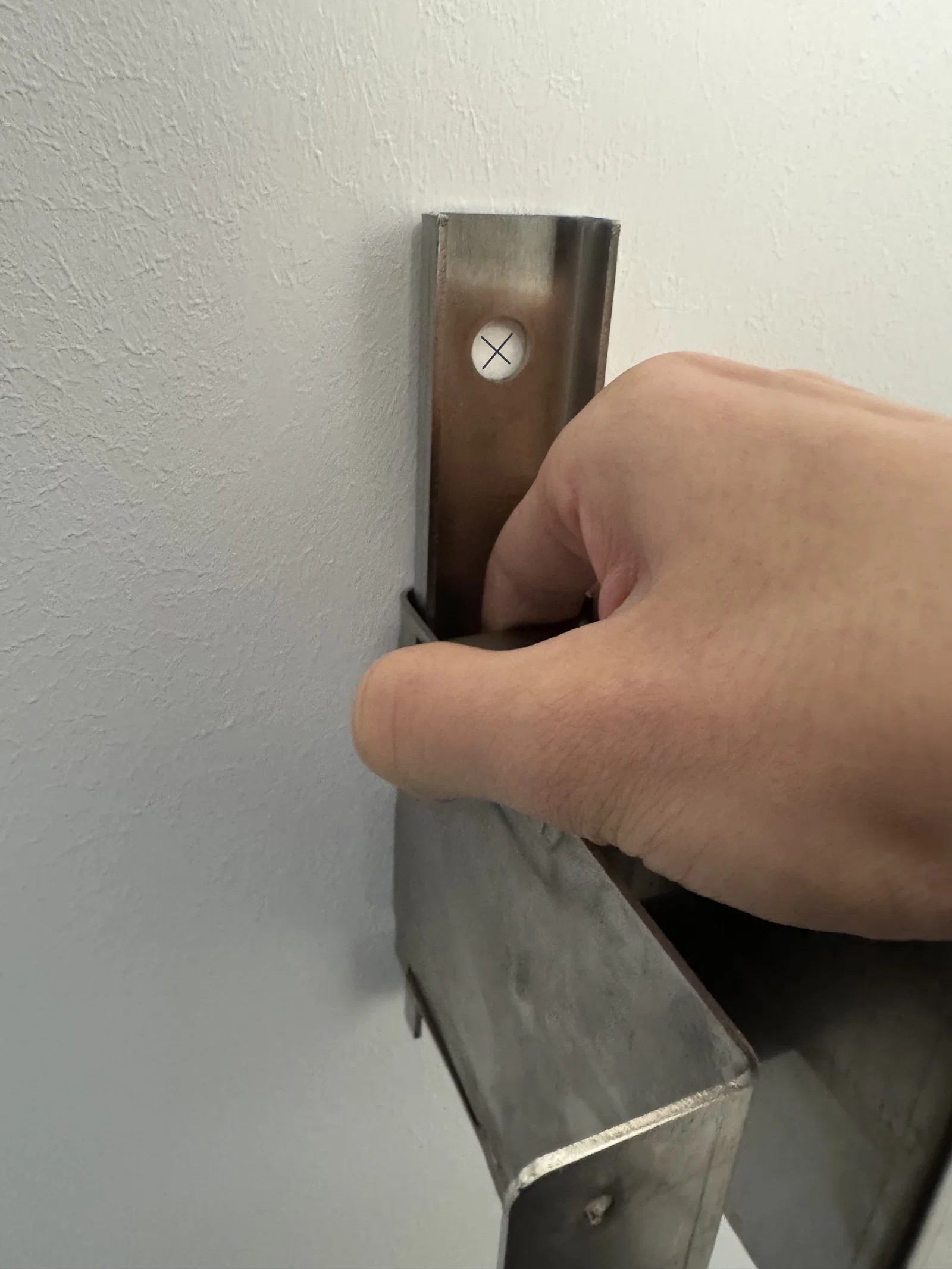 Vending Machine Installation Guide Installation instructions for the vending machine wall bracket | VENDY1