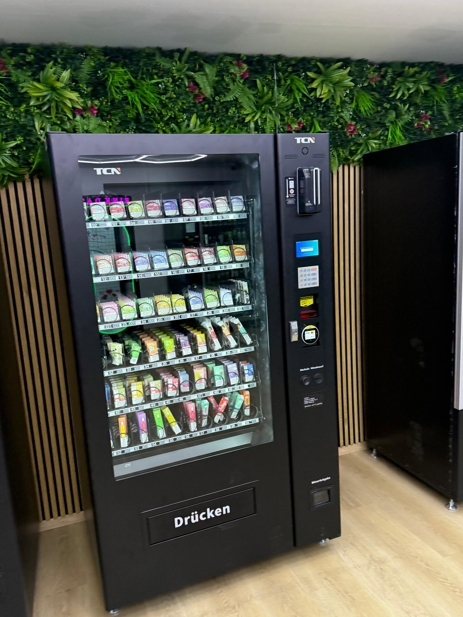 Vapeautomat with kl. Display
