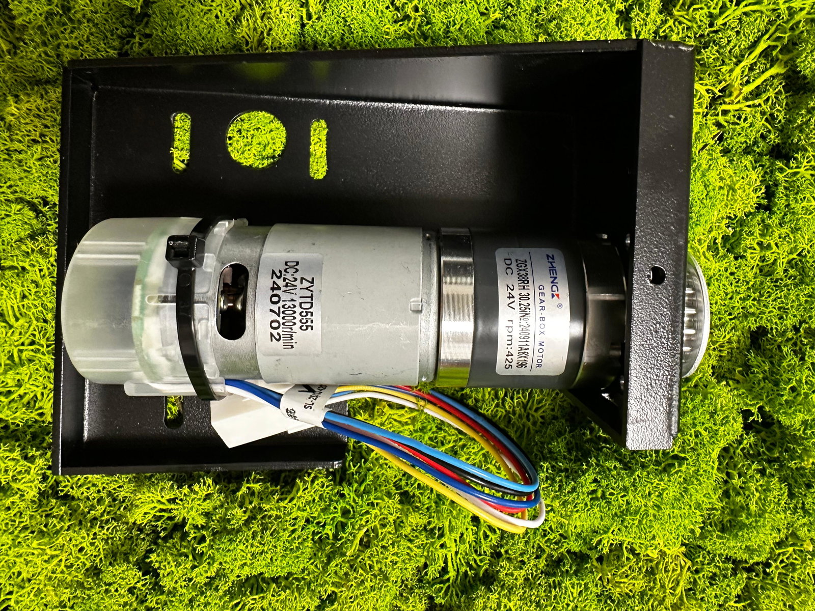 Full Set: X-axis lift motor for vending machines (glass bottle automatic rpm 425) + sheet metal for assembly + Gear